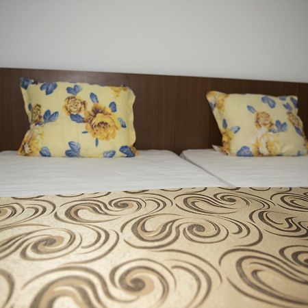 Hostel Ruxandra Focşani Extérieur photo