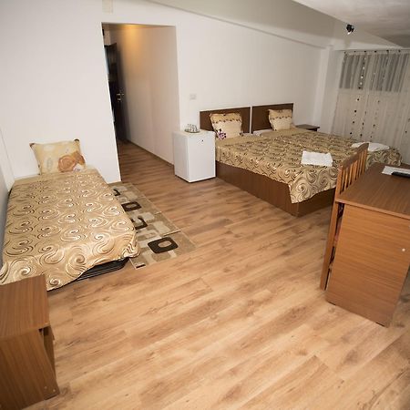 Hostel Ruxandra Focşani Extérieur photo