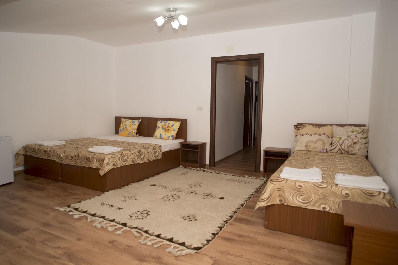 Hostel Ruxandra Focşani Extérieur photo