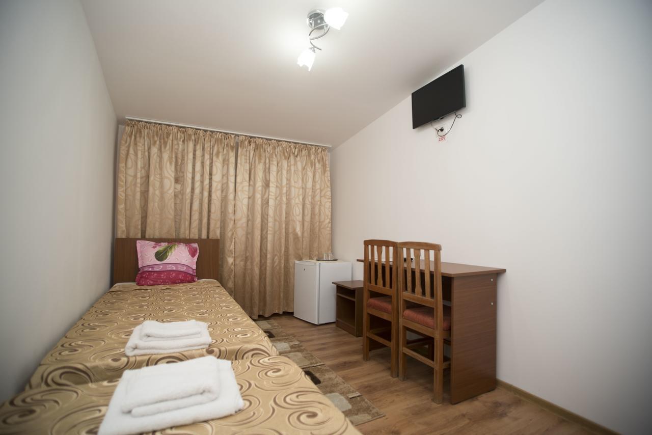 Hostel Ruxandra Focşani Extérieur photo