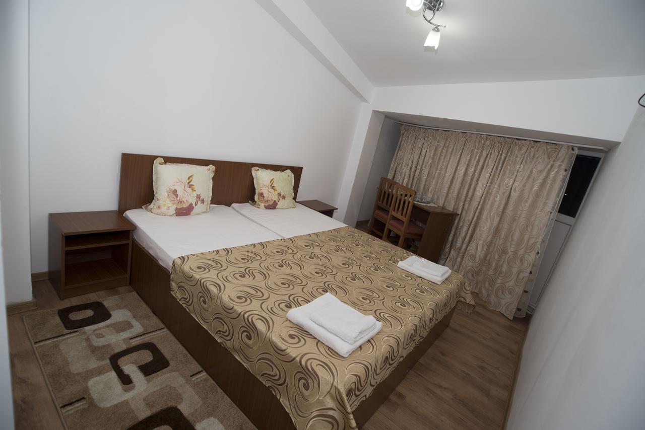 Hostel Ruxandra Focşani Extérieur photo