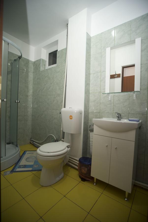 Hostel Ruxandra Focşani Extérieur photo