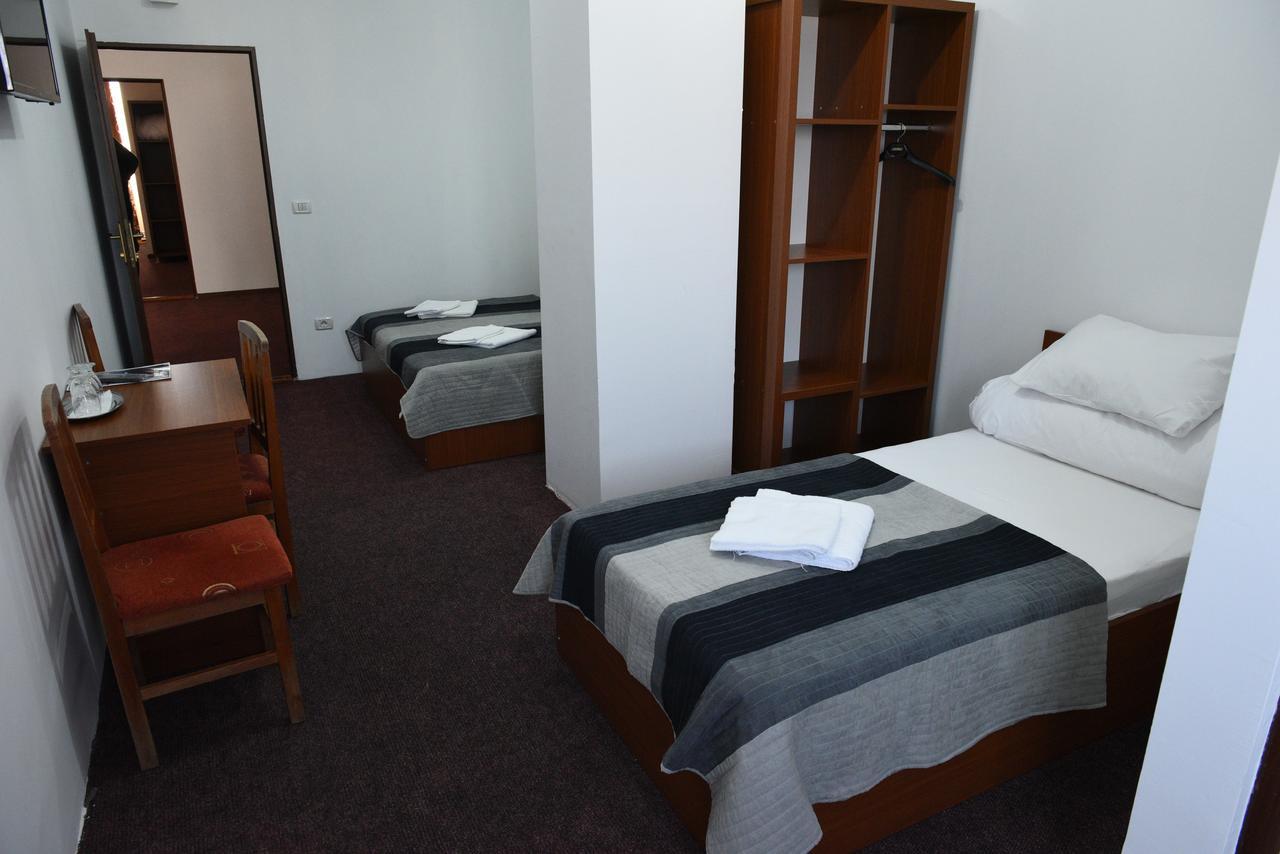 Hostel Ruxandra Focşani Extérieur photo