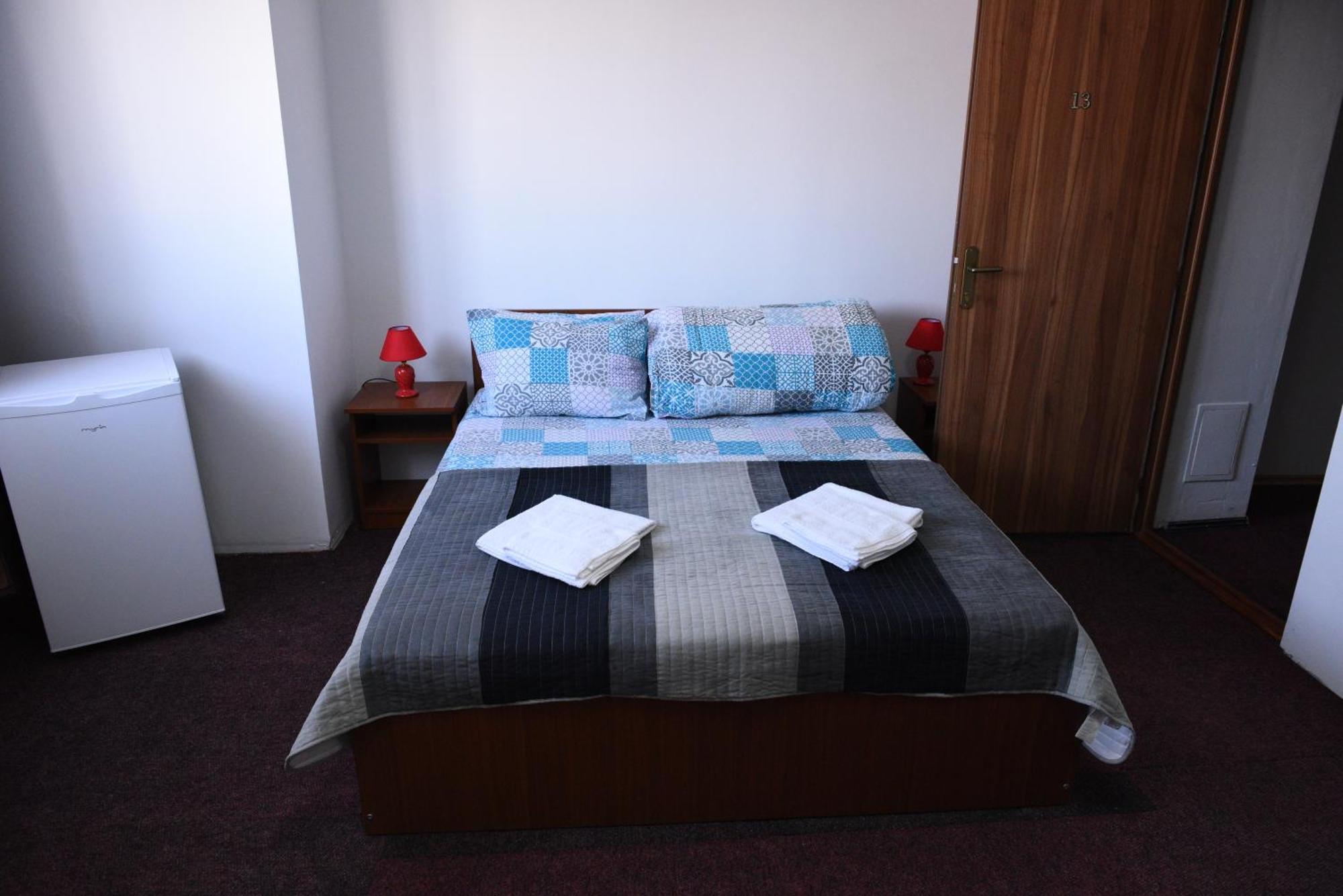Hostel Ruxandra Focşani Extérieur photo