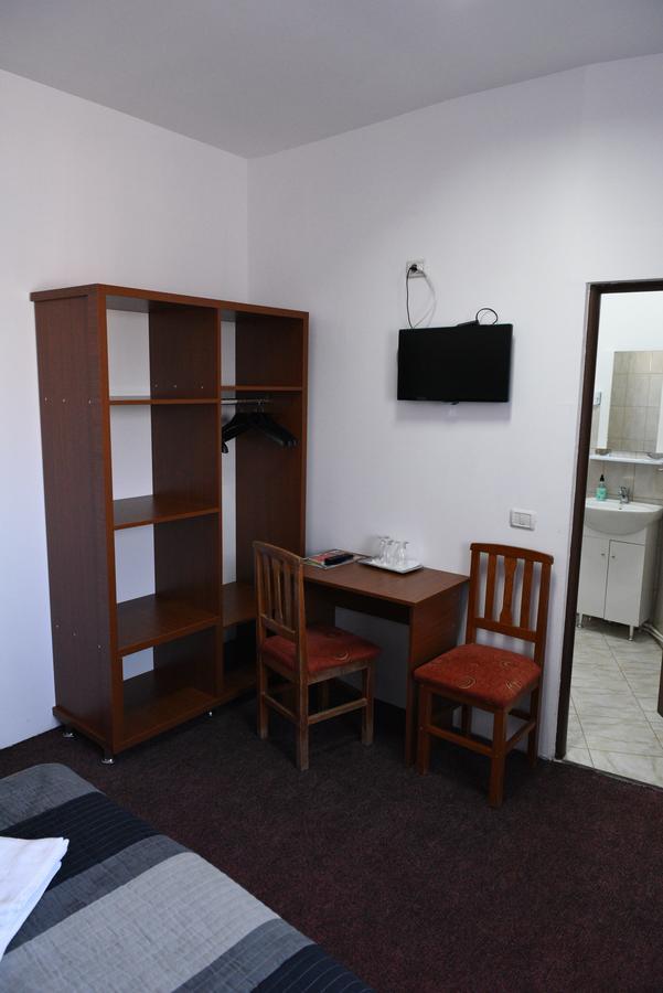 Hostel Ruxandra Focşani Extérieur photo