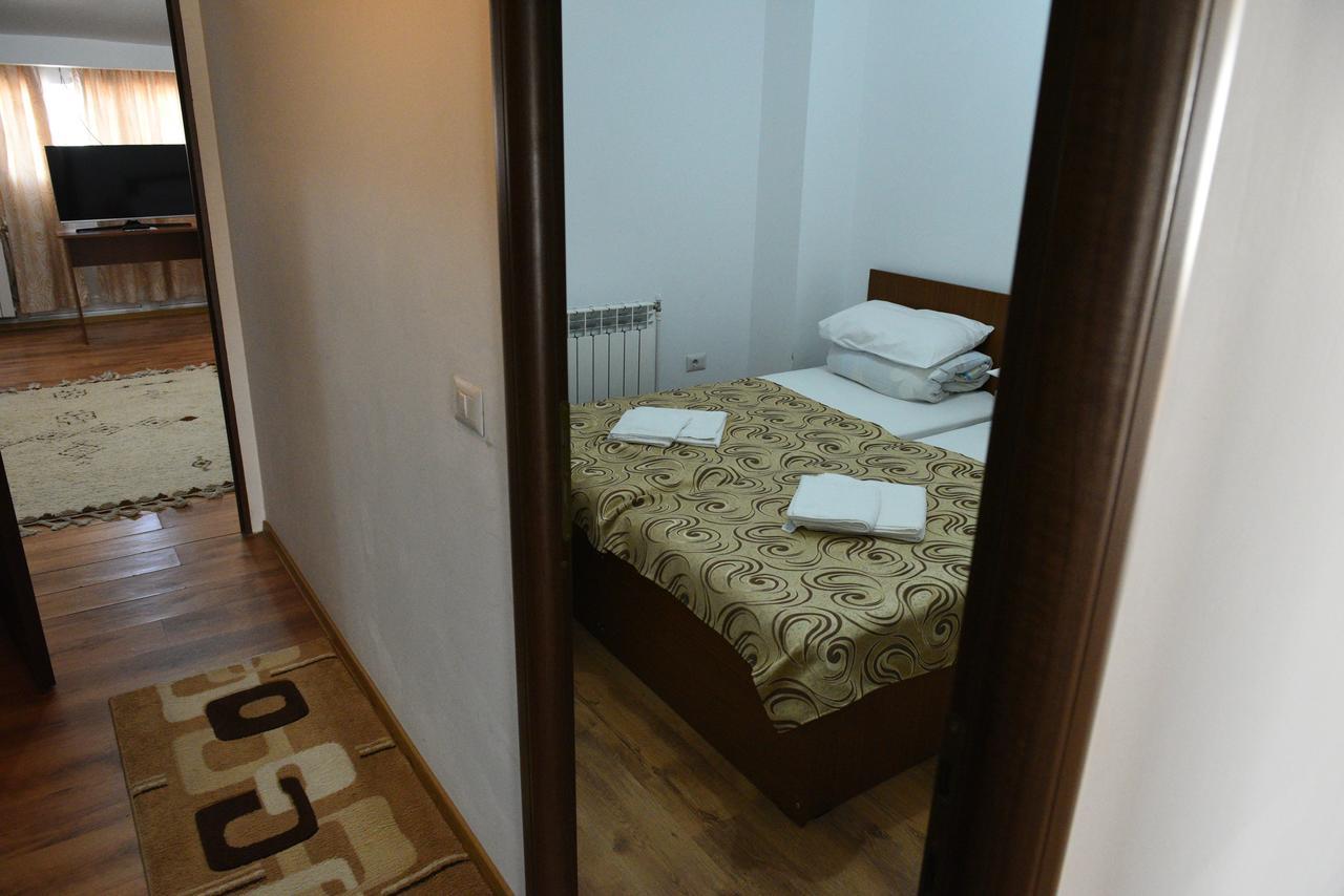 Hostel Ruxandra Focşani Extérieur photo