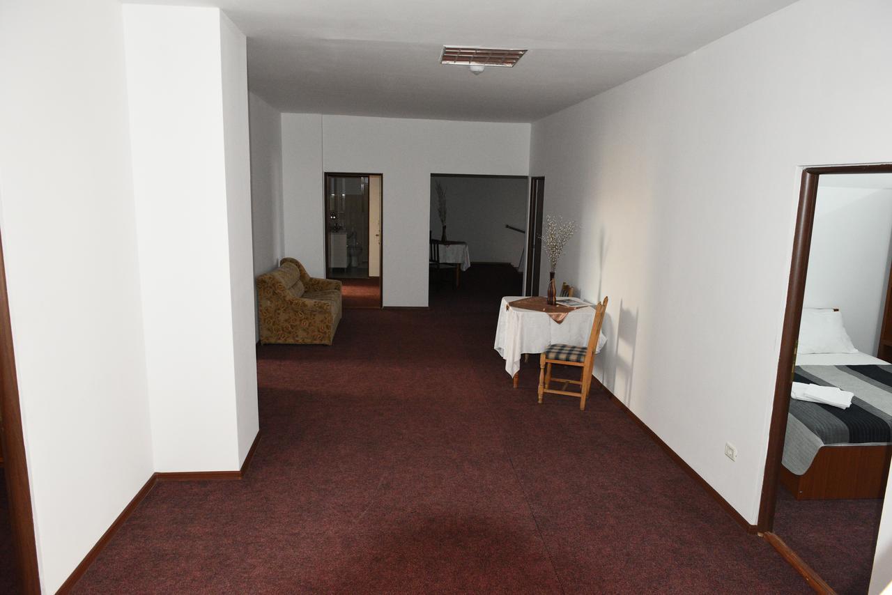 Hostel Ruxandra Focşani Extérieur photo