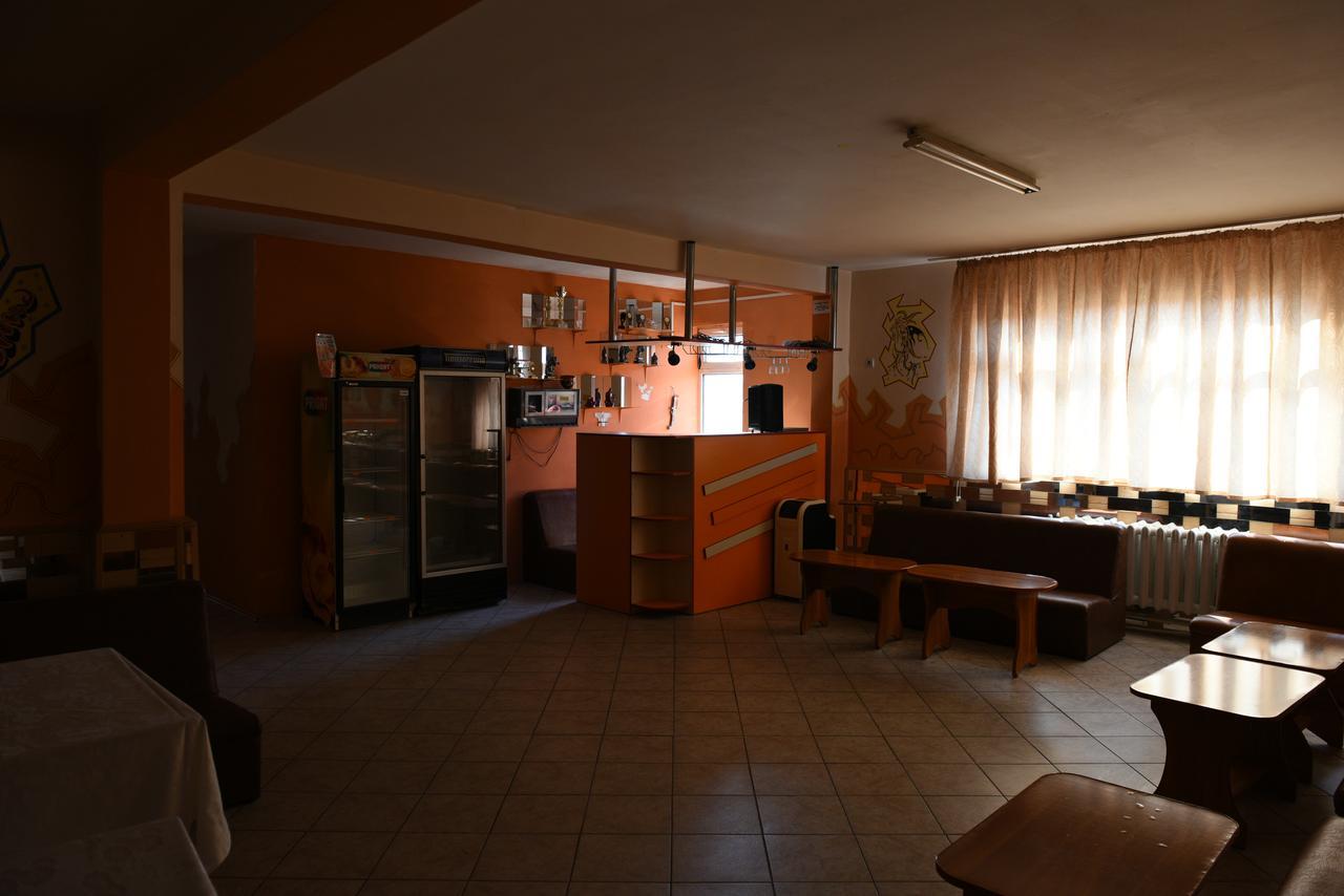 Hostel Ruxandra Focşani Extérieur photo
